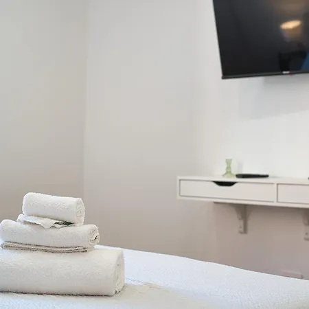 Daire Mascari - Aqua